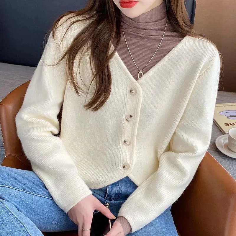 WDMSNA Solid Color Long Sleeve Knitted Cardigan Women Outer Top 2022 Autumn and Winter Cardigans New Short V-neck Sweater Coat
WDMSNA Solid Color Long Sleeve Knitted Cardigan Women Outer Top 2022 Autumn and Winter Cardigans New Short V-neck Sweater Coat