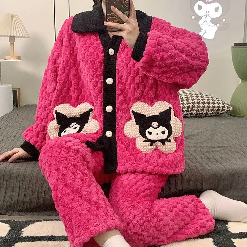 Пижамный комплект Sanrios Kuromi Женская осенне-зимняя пижама из кораллового флиса плюс бархатная утолщенная теплая фланелевая искусственная ко...
Пижамный комплект Sanrios Kuromi Женская осенне-зимняя пижама из кораллового флиса плюс бархатная утолщенная теплая фланелевая искусственная ко...