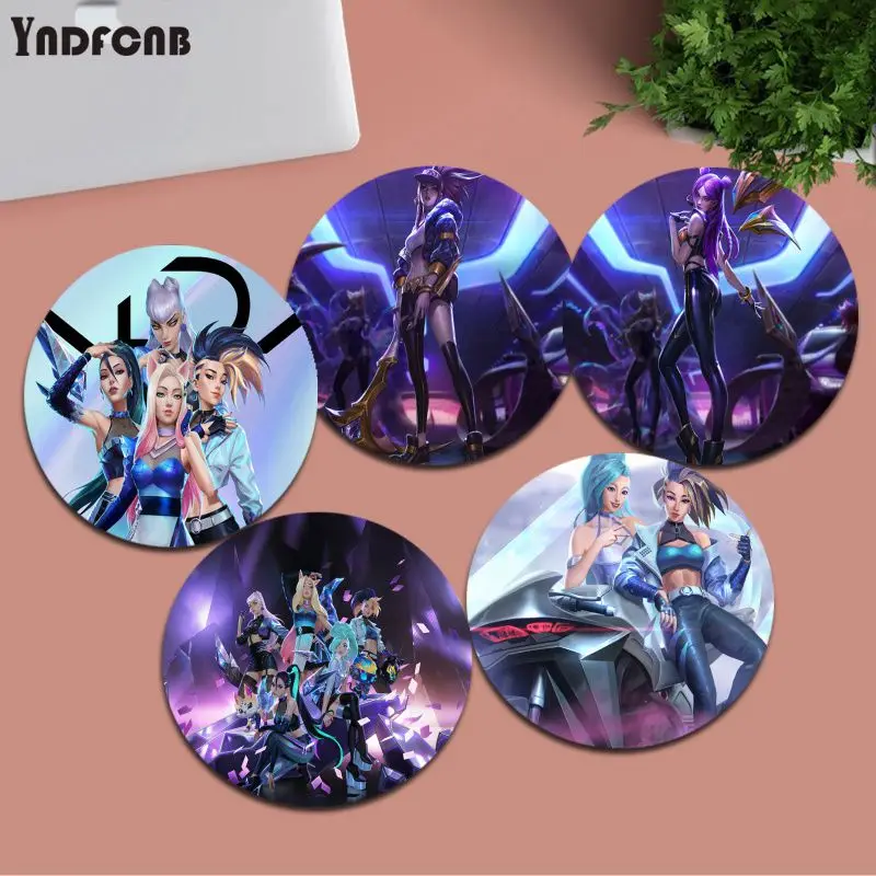 Универсальный нескользящий круглый утолщенный коврик для мыши LOL KDA, большой игровой коврик для клавиатуры, настольный набор, аксессуары дл...
Универсальный нескользящий круглый утолщенный коврик для мыши LOL KDA, большой игровой коврик для клавиатуры, настольный набор, аксессуары дл...