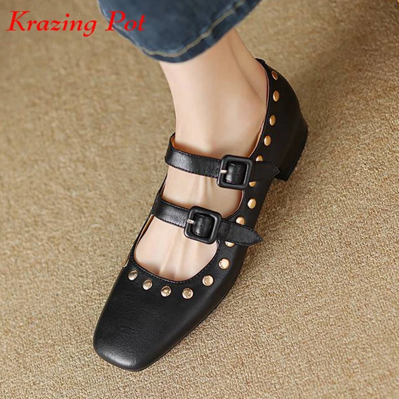 Krazing Pot Cow Leather Low Heels Square Toe Rivets Metal Buckle Gorgeous European Designer Women Mature Lady Mary Janes Pumps
Krazing Pot Cow Leather Low Heels Square Toe Rivets Metal Buckle Gorgeous European Designer Women Mature Lady Mary Janes Pumps