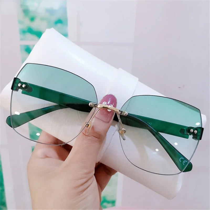 Fashion Rimless Sunglasses Women Luxury Vintage Irregular Trimming Sun Glasses Lady Shades Gradient Eyewear Green UV400
Fashion Rimless Sunglasses Women Luxury Vintage Irregular Trimming Sun Glasses Lady Shades Gradient Eyewear Green UV400
