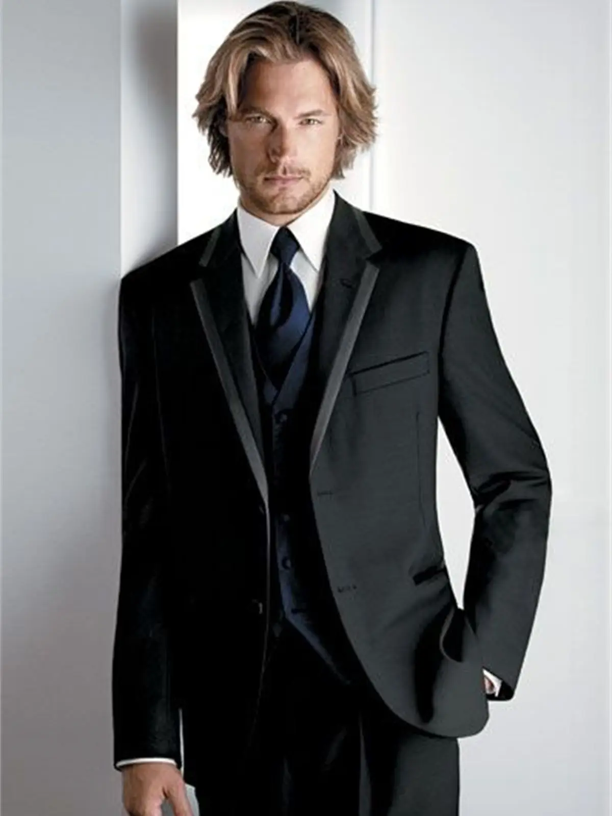 Classic High Qublity Black Wedding Men Suits Slim Fit Notch Lapel Groom Tuxedos3Pieces Sets Business Male Blazer Ternos Mascuino
Classic High Qublity Black Wedding Men Suits Slim Fit Notch Lapel Groom Tuxedos3Pieces Sets Business Male Blazer Ternos Mascuino