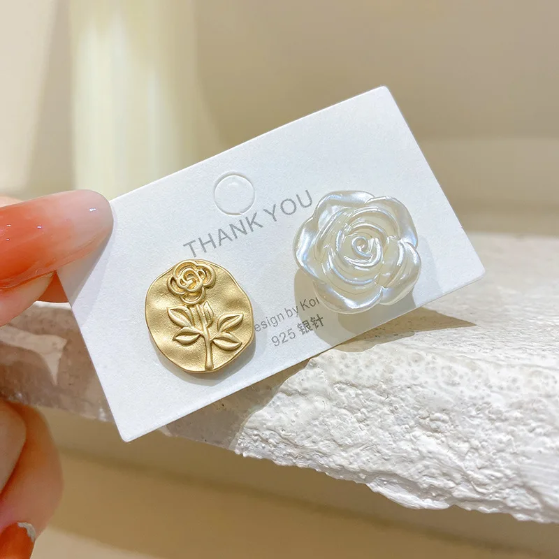 Retro Asymmetrical Rose Stud Earrings For Women Korean Fashion Acrylic Ladies Charm Earrings Couple Party Aesthetic Jewelry
Retro Asymmetrical Rose Stud Earrings For Women Korean Fashion Acrylic Ladies Charm Earrings Couple Party Aesthetic Jewelry