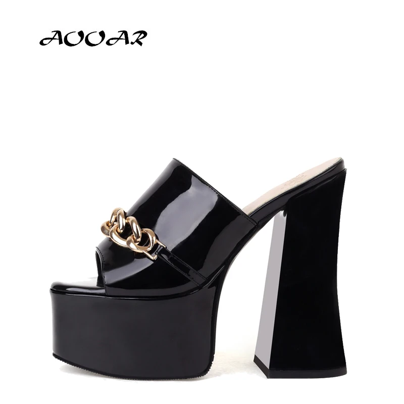 AOOAR Fashion Ladies Femmes Sexy Thick High Heels Mules Platform Slippers Patent Women Sandals Dress Party Shoes Metal Chain
AOOAR Fashion Ladies Femmes Sexy Thick High Heels Mules Platform Slippers Patent Women Sandals Dress Party Shoes Metal Chain