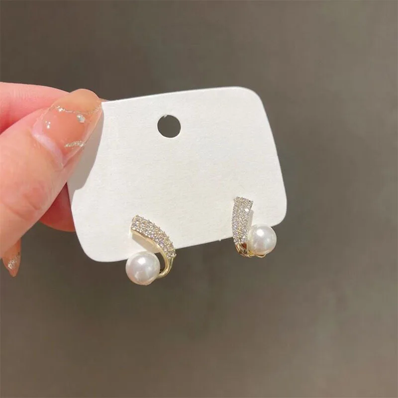 2022 New Style Micro-encrusted Zircon Twisted Pearl Atmospheric Earrings Women's Light Luxury Niche Design Simple Earrings
2022 New Style Micro-encrusted Zircon Twisted Pearl Atmospheric Earrings Women's Light Luxury Niche Design Simple Earrings