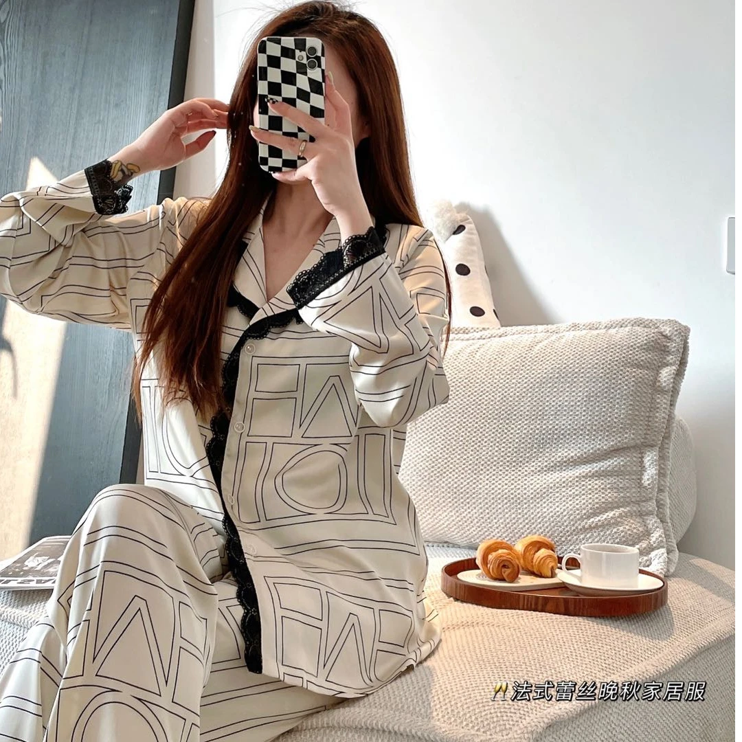 High-quality Ice Silk Pajamas Women's Autumn New Sexy Lace Pyjamas Long-sleeved Trousers Two-piece Thin Home Clothes Sleepwear
High-quality Ice Silk Pajamas Women's Autumn New Sexy Lace Pyjamas Long-sleeved Trousers Two-piece Thin Home Clothes Sleepwear