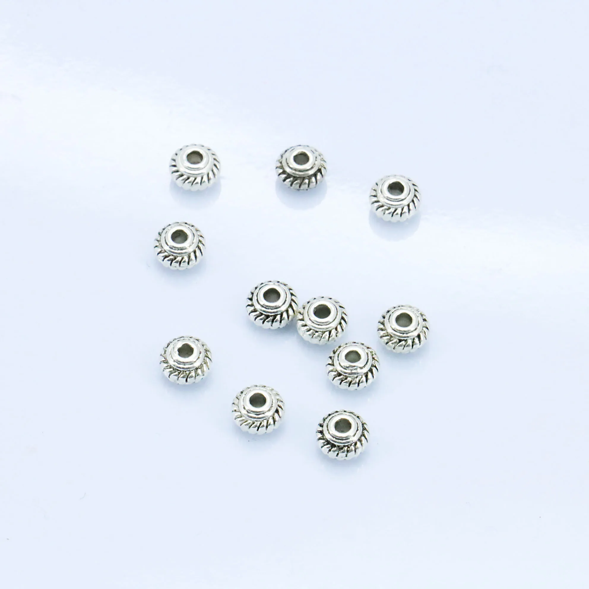10PCS 5x4mm Fashion Jewelry Making Design Carved Round Bead Spacer Findings Accessories For Necklace Bracelet Earrings Wholesale
10PCS 5x4mm Fashion Jewelry Making Design Carved Round Bead Spacer Findings Accessories For Necklace Bracelet Earrings Wholesale