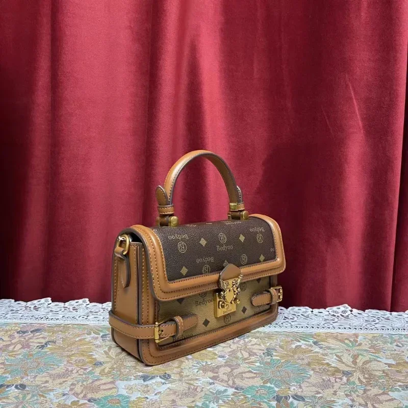 Luxury Contrast Color Portable Lock Small Square Bag Leather Women's Bag 2023 New Versatile Purse One-shoulder Satchels Sac Cc
Luxury Contrast Color Portable Lock Small Square Bag Leather Women's Bag 2023 New Versatile Purse One-shoulder Satchels Sac Cc