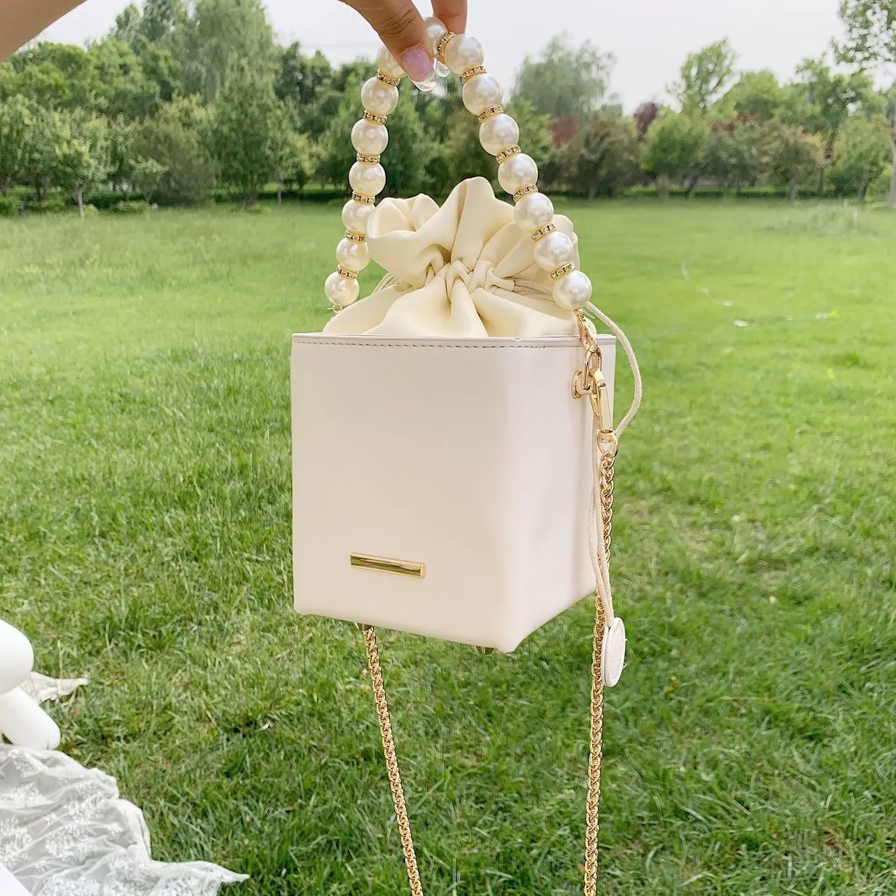 Spring New Mini BoxShape PU Leather Crossbody Bag 2022 Chain Drawstring Shoulder Bag Branded Designer Female Summer Purses
Spring New Mini BoxShape PU Leather Crossbody Bag 2022 Chain Drawstring Shoulder Bag Branded Designer Female Summer Purses