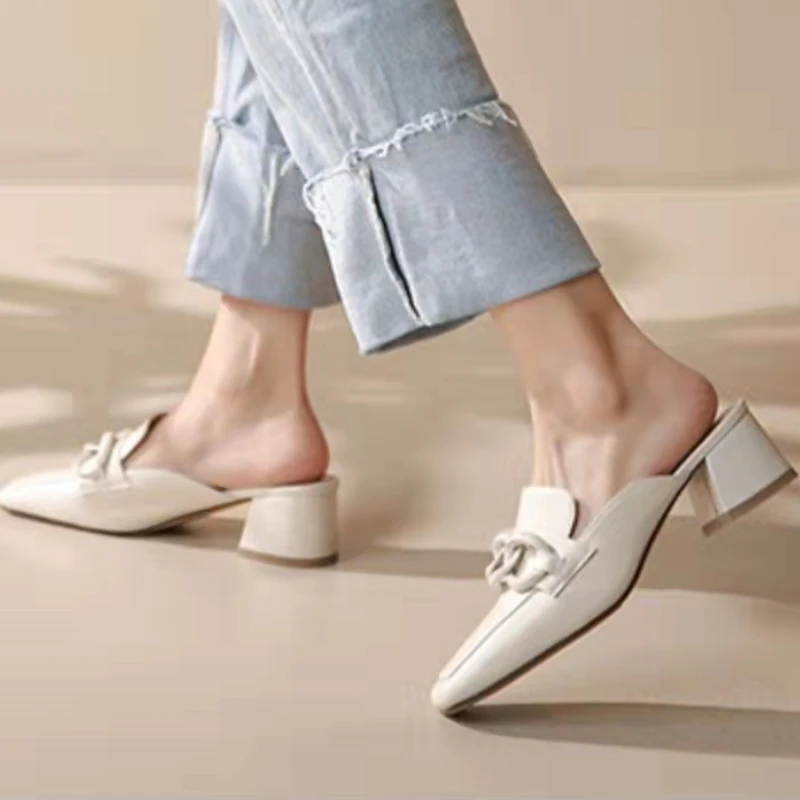 Женские лоферы в ретро стиле, повседневные туфли на квадратном каблуке, с цепочкой и квадратным носком, лето 2022
Женские лоферы в ретро стиле, повседневные туфли на квадратном каблуке, с цепочкой и квадратным носком, лето 2022