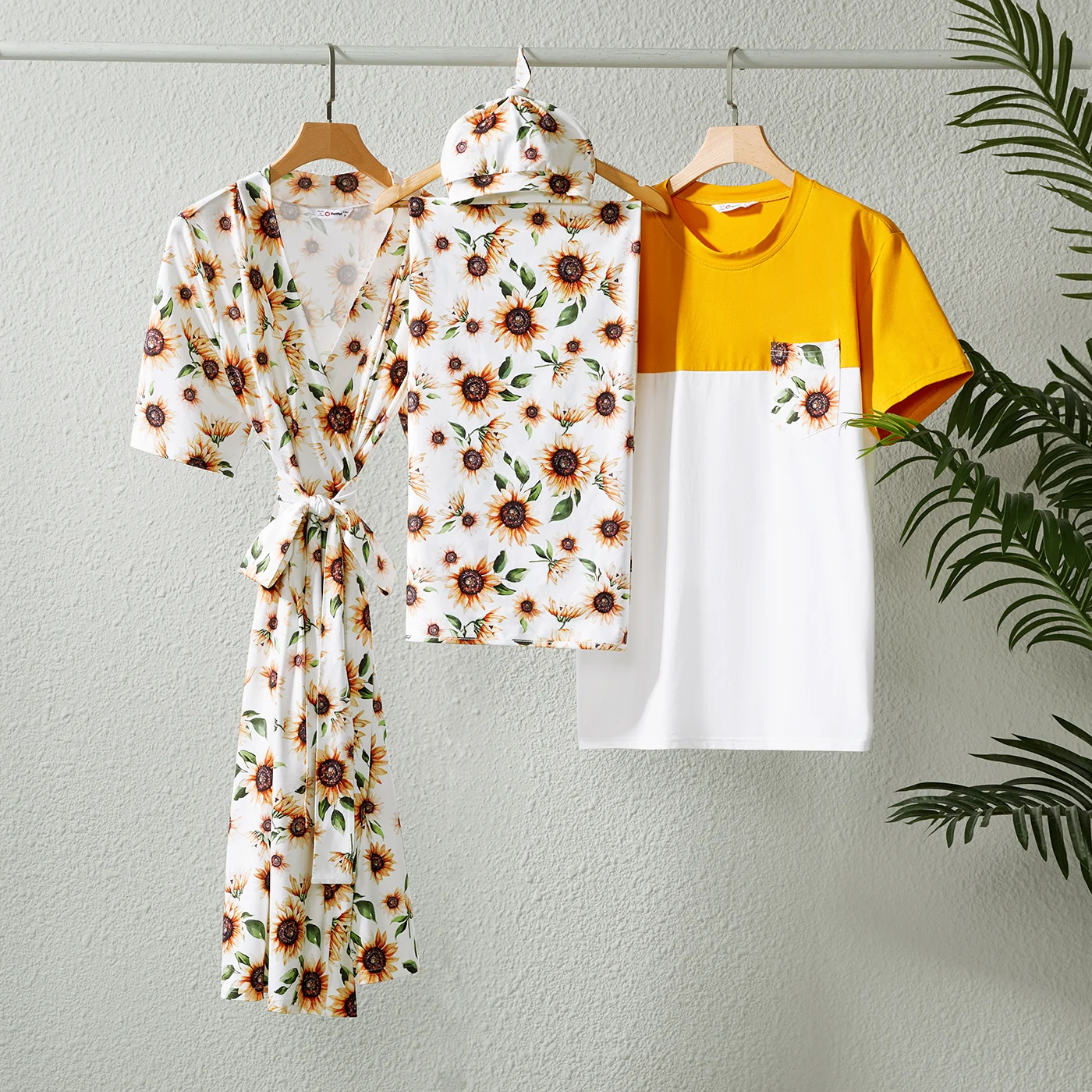 

PatPat Family Matching Allover Sunflower Print Belted Robe and Swaddle Blanket or Cotton Colorblock Short-sleeve Tee Sets