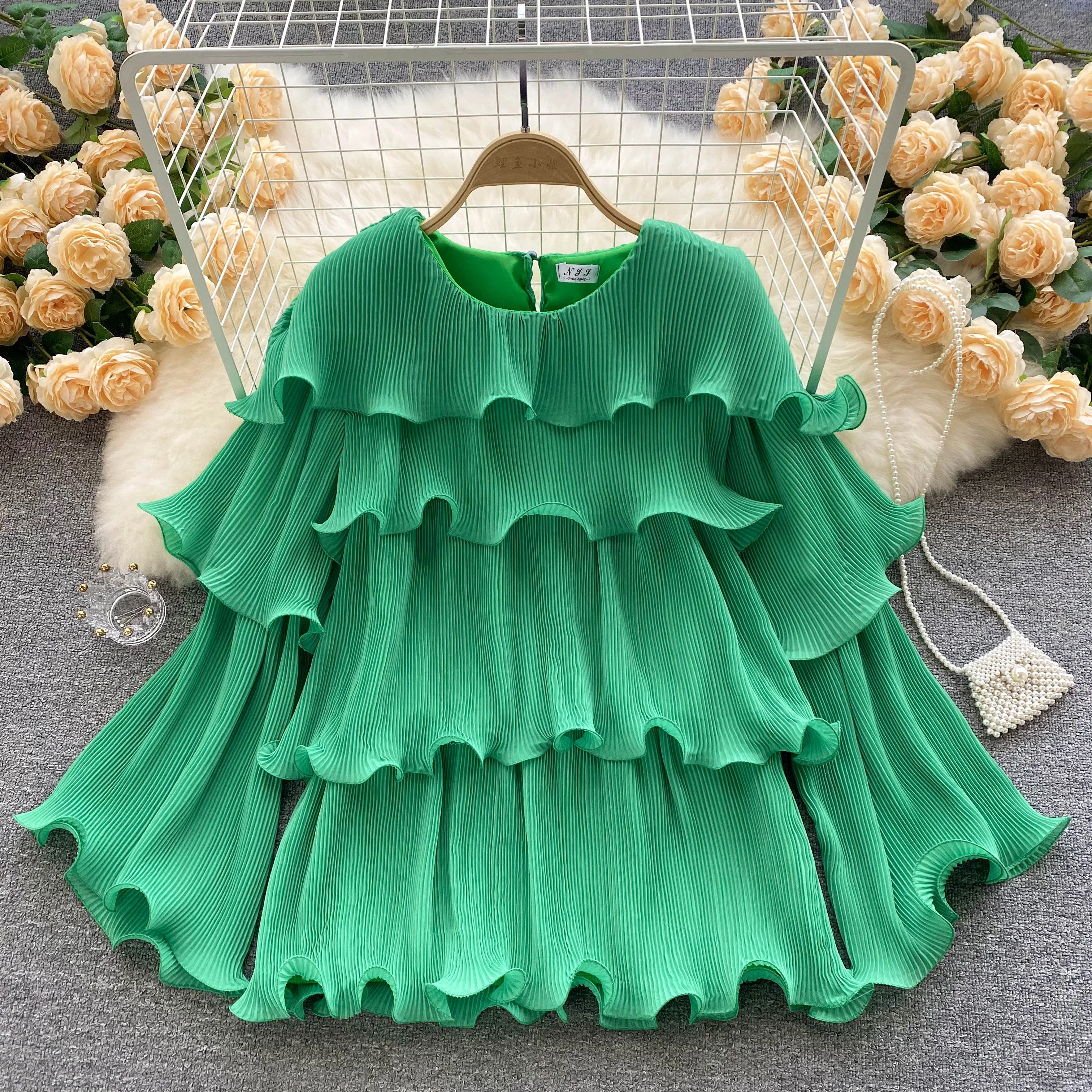 Spring And Autumn Fashion Multi Layered Ruffles Patchwork Round Neck Loose Pleated Straight Chiffon Flare Long Sleeve Shirt
Spring And Autumn Fashion Multi Layered Ruffles Patchwork Round Neck Loose Pleated Straight Chiffon Flare Long Sleeve Shirt