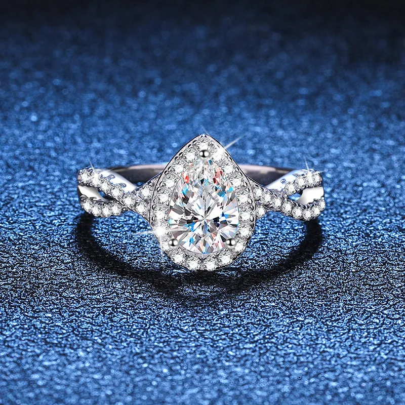 S925 Sterling Silver Ring Mosanite Drop European and American Luxury Ring 1 Ct D Color Personality Fashion Fine Jewelry Gift
S925 Sterling Silver Ring Mosanite Drop European and American Luxury Ring 1 Ct D Color Personality Fashion Fine Jewelry Gift