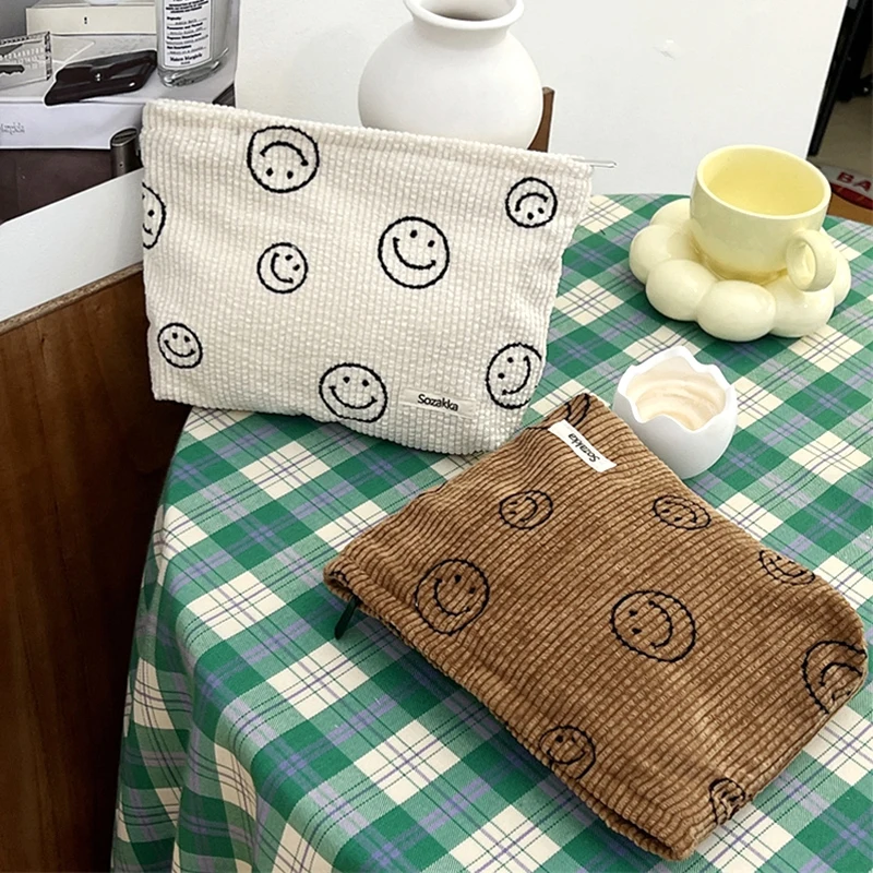 Large Capacity Corduroy Canvas Storage Bag Makeup Travel Bag Women Washing Handbag Portable Lipstick Organizer сумка женская
Large Capacity Corduroy Canvas Storage Bag Makeup Travel Bag Women Washing Handbag Portable Lipstick Organizer сумка женская