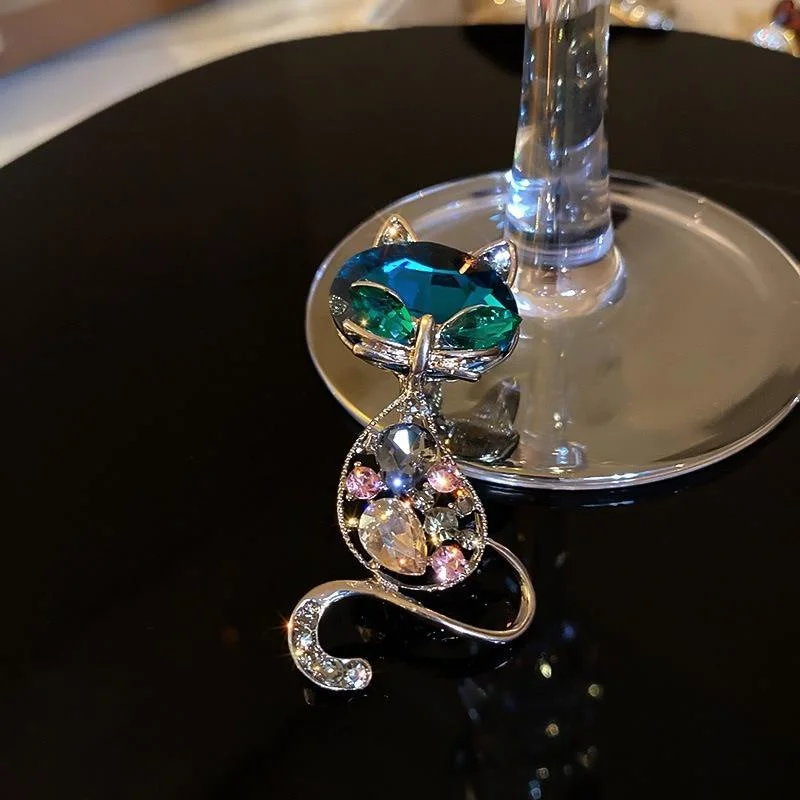 Korean Rhinestone Cat Pendant Brooches for Women Gold Color Alloy Animal Pins Fashion Crystal Corsage Everyday Accessories
Korean Rhinestone Cat Pendant Brooches for Women Gold Color Alloy Animal Pins Fashion Crystal Corsage Everyday Accessories