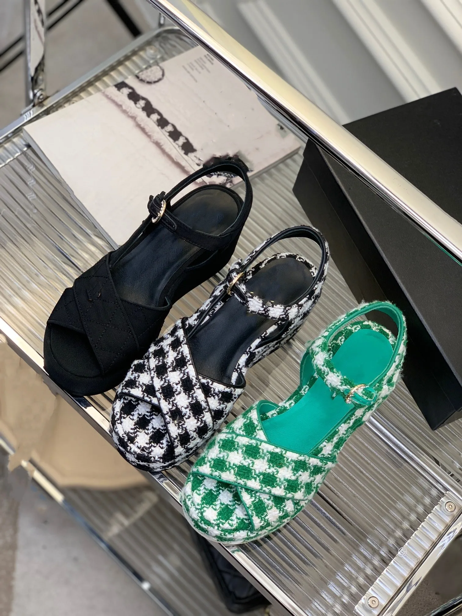 Pastoral open-toed sandals women wear 2023 high-heeled wedges and thick-heeled sandals in summer.
Pastoral open-toed sandals women wear 2023 high-heeled wedges and thick-heeled sandals in summer.