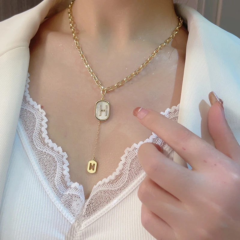 Korean New Stainless Steel Letter Necklace Small Fashion Design Senior Sense Delicate Inset Shell Sweater Chain Free Shipping
Korean New Stainless Steel Letter Necklace Small Fashion Design Senior Sense Delicate Inset Shell Sweater Chain Free Shipping