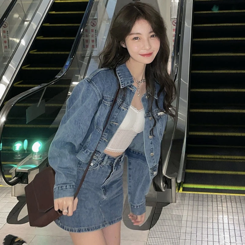 Summer New Fashion Outfits Women's Denim Long Sleeve Single Breasted Short Jacket Coat with High Waist Mini Skirt Suits V51
Summer New Fashion Outfits Women's Denim Long Sleeve Single Breasted Short Jacket Coat with High Waist Mini Skirt Suits V51