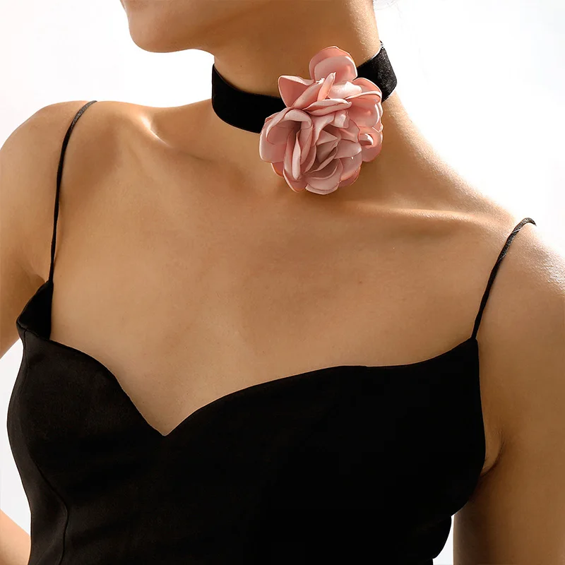 Women Big Rose Flower Choker Elegant Romantic Necklace Temperament Velvet Clavicle Chain Wide Soft Girls Party Jewelry Accessory
Women Big Rose Flower Choker Elegant Romantic Necklace Temperament Velvet Clavicle Chain Wide Soft Girls Party Jewelry Accessory