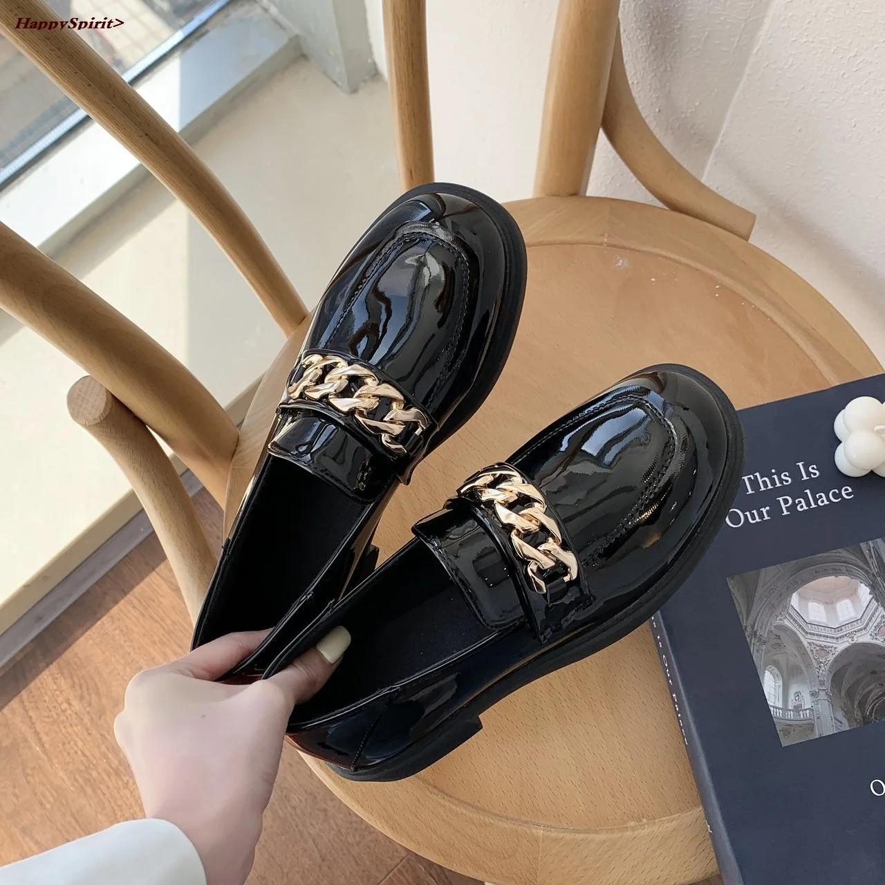 New Autumn Platform British Style Small Leather Shoes Women Metal Chain Thick Heel Thick Sole Single Shoes Female Loafers
New Autumn Platform British Style Small Leather Shoes Women Metal Chain Thick Heel Thick Sole Single Shoes Female Loafers