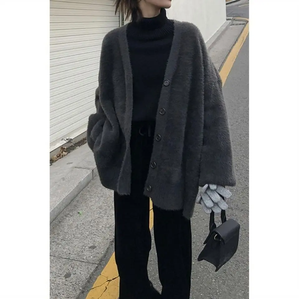 Fashion V-neck Faux Mink Fleece Knitted Coat 2023 Winter Solid Slim Mid-Length Loose Sweater Women Casual Elegant Cardigan 11650
Fashion V-neck Faux Mink Fleece Knitted Coat 2023 Winter Solid Slim Mid-Length Loose Sweater Women Casual Elegant Cardigan 11650