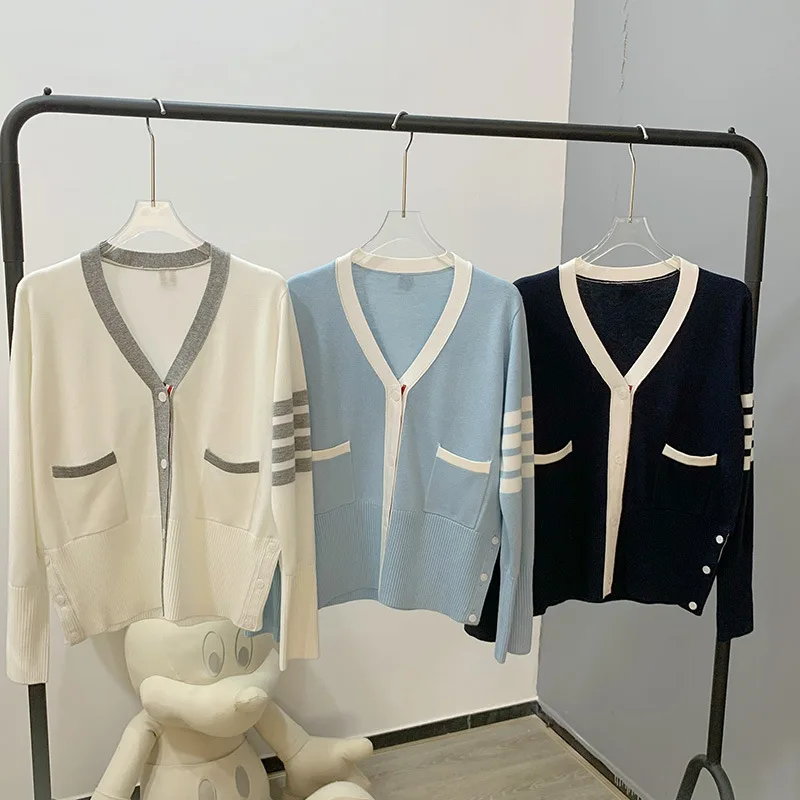Spot 2023 Autumn TB Academic V-neck Single Breasted Contrast Color Long Sleeve Cardigan Casual Versatile Front Long Coat
Spot 2023 Autumn TB Academic V-neck Single Breasted Contrast Color Long Sleeve Cardigan Casual Versatile Front Long Coat
