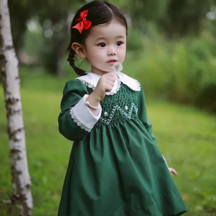 

Girls Smocking Dress Baby Handmade Smock Clothes for Girl Children Peter Pan Collar Lace Frocks Infant Boutique Vestidos A1014