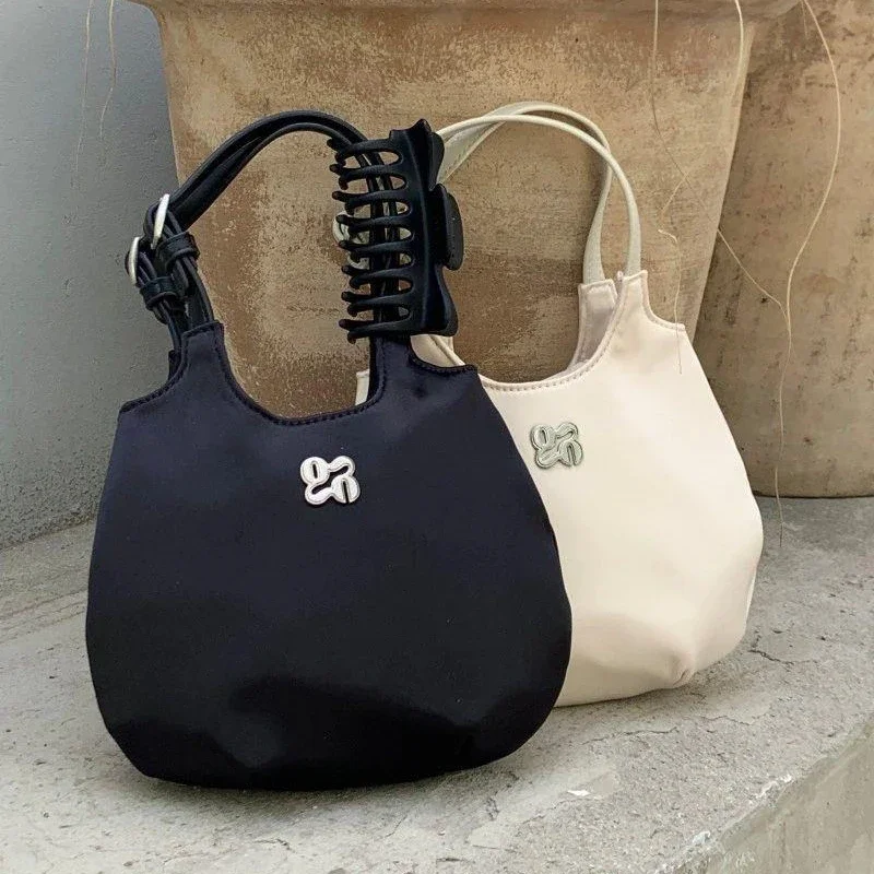 Women Shoulder Bag Luxury Designer Korean Niche Design Simple Sweet Handbag Nylon Tote Bag Satin Based Mini-sized
Women Shoulder Bag Luxury Designer Korean Niche Design Simple Sweet Handbag Nylon Tote Bag Satin Based Mini-sized