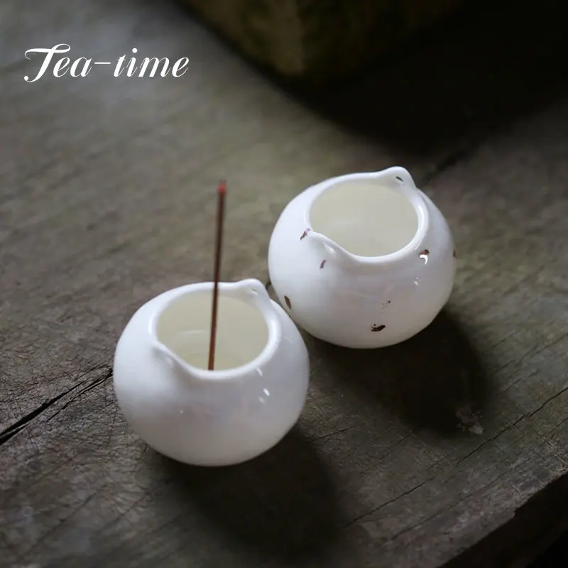 Курильница ручной работы из белой фарфоровой проволоки
Курильница ручной работы из белой фарфоровой проволоки