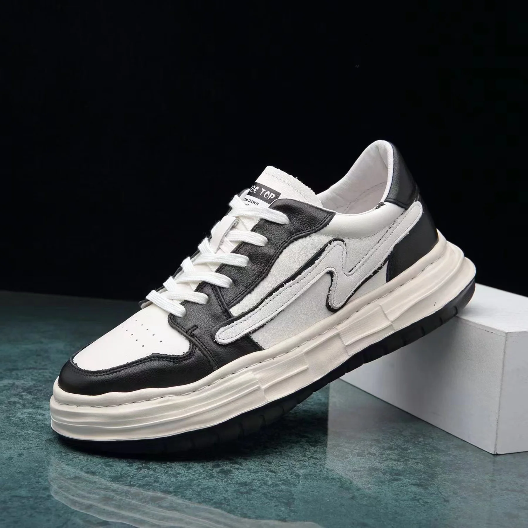 Новинка 2023, роскошная брендовая повседневная обувь из натуральной кожи на толстой подошве, Модная молодежная спортивная обувь в Корейском ...
Новинка 2023, роскошная брендовая повседневная обувь из натуральной кожи на толстой подошве, Модная молодежная спортивная обувь в Корейском ...