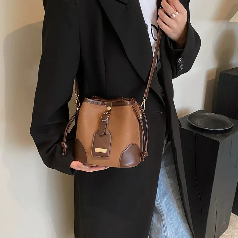 Fashion Contrasting Patchwork Bucket Bag 2023 New Fashion Drawstring Crossbody Bags Versatile Single Shoulder Bag For Women
Fashion Contrasting Patchwork Bucket Bag 2023 New Fashion Drawstring Crossbody Bags Versatile Single Shoulder Bag For Women