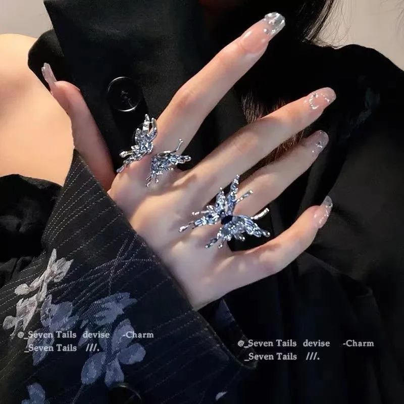 Vintage Punk Metal Liquid Shape Butterfly Adjustable Ring Women Fashion Exquisite Anime Insect Rings Gothic Jewelry Gift
Vintage Punk Metal Liquid Shape Butterfly Adjustable Ring Women Fashion Exquisite Anime Insect Rings Gothic Jewelry Gift