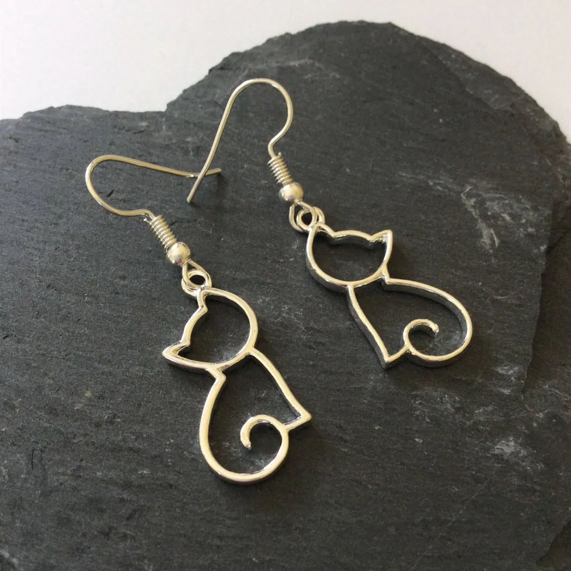 Fashion Simple Natural Wind Cartoon Cute Small Animal Jewelry Hollow Cat Pendant Earrings
Fashion Simple Natural Wind Cartoon Cute Small Animal Jewelry Hollow Cat Pendant Earrings