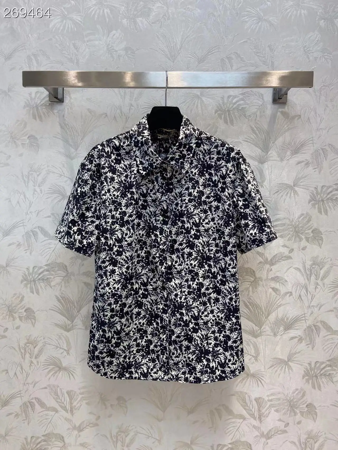 Fashion Luxury Blouse 2022 Summer New Design Women Runway Flowers Print High Single Breasted Shirt
Fashion Luxury Blouse 2022 Summer New Design Women Runway Flowers Print High Single Breasted Shirt