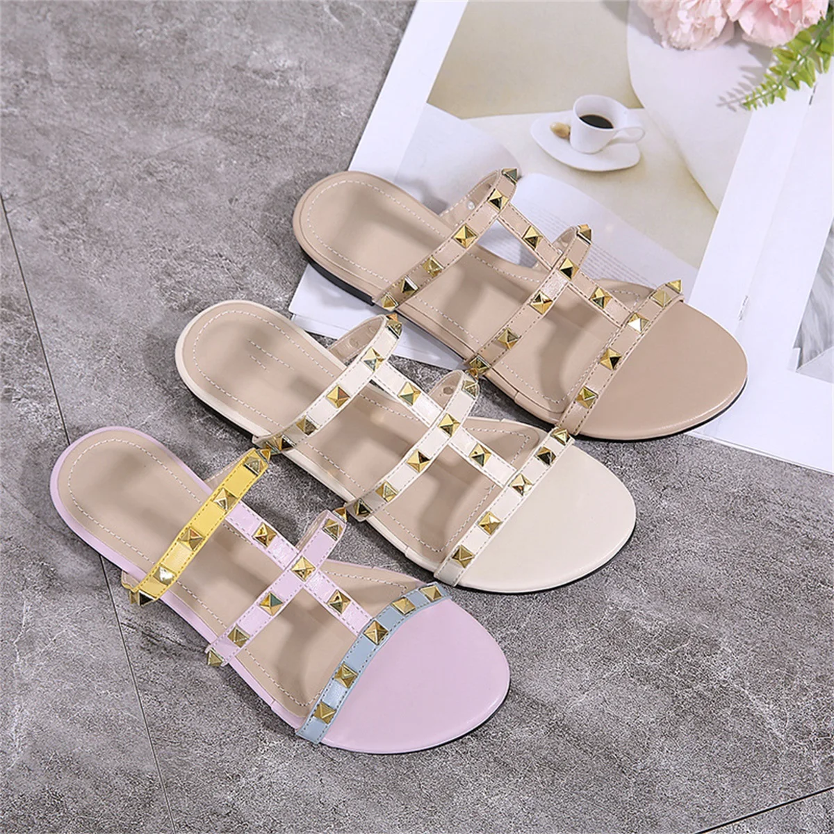 Rivet Slippers Female Summer Fashion Sandals Beautiful Rivet Decoration Open Toe Flat Shoes Women Slippers
Rivet Slippers Female Summer Fashion Sandals Beautiful Rivet Decoration Open Toe Flat Shoes Women Slippers