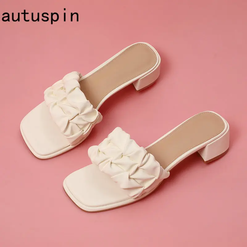 Женские шлепанцы из ПУ кожи, на среднем каблуке 4 см
Женские шлепанцы из ПУ кожи, на среднем каблуке 4 см