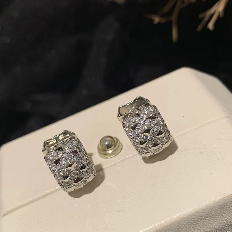 Earrings Sweet and Simple Metal Five-Pointed Star Super Flash Zircon Ear Stud Earrings
Earrings Sweet and Simple Metal Five-Pointed Star Super Flash Zircon Ear Stud Earrings