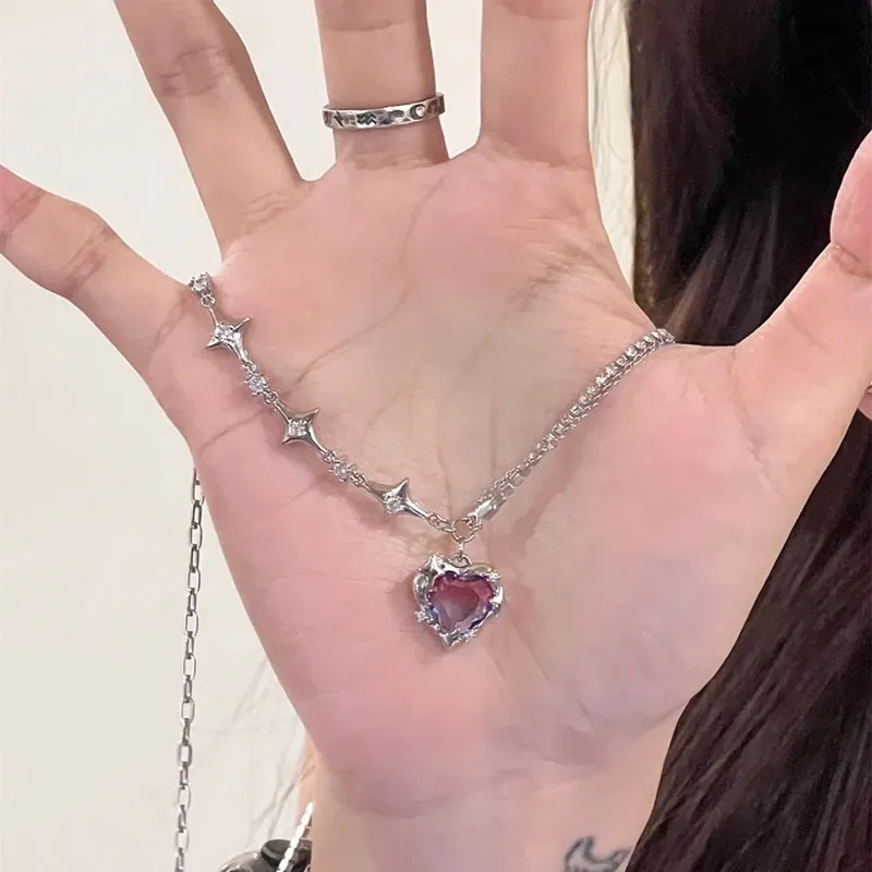 

Женское ожерелье с подвеской в виде сердца, с черным кристаллом