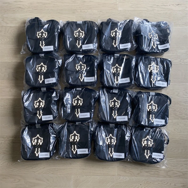 Trapstar IRONGATE T Crossbody Bag Black Reflective High Quality Shoulder Bag High Street Star With The Same Paragraph Wallet
Trapstar IRONGATE T Crossbody Bag Black Reflective High Quality Shoulder Bag High Street Star With The Same Paragraph Wallet