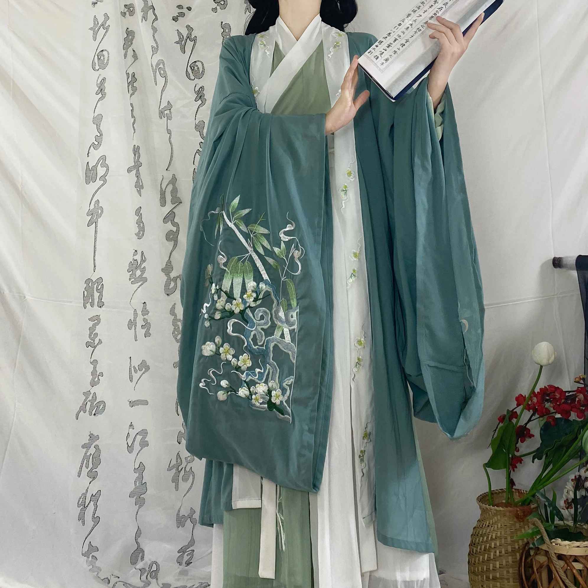 Traditional Hanfu Dress Couple Chinese Ancient Swordsman Clothing Tang Suit Hanfu Robe Han Dynasty Folk Dress Halloween Cosplay
Traditional Hanfu Dress Couple Chinese Ancient Swordsman Clothing Tang Suit Hanfu Robe Han Dynasty Folk Dress Halloween Cosplay