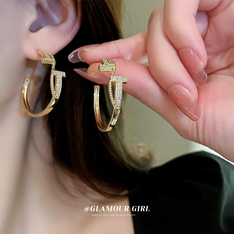 Minar Trendy Spark CZ Zircon Letter Long Chain Hoop Earrings for Women Gold Color Brass Circle C Shaped Earring Oorbellen 2022
Minar Trendy Spark CZ Zircon Letter Long Chain Hoop Earrings for Women Gold Color Brass Circle C Shaped Earring Oorbellen 2022