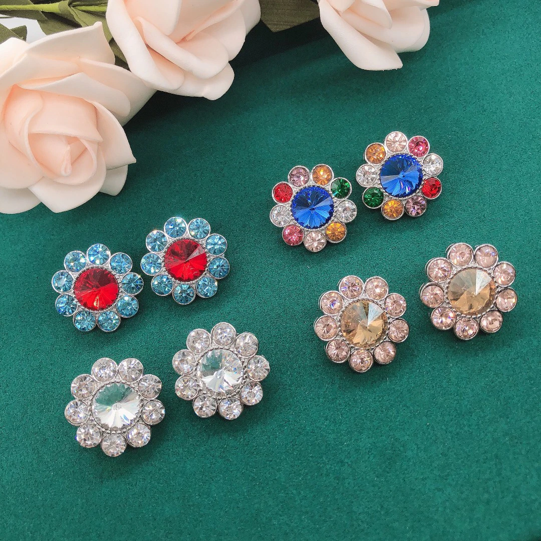 Fashion Flower Inlaid Stones Ladies Ear Clips Earrings Four Colors To Choose From Party Gifts Free Shipping
Fashion Flower Inlaid Stones Ladies Ear Clips Earrings Four Colors To Choose From Party Gifts Free Shipping