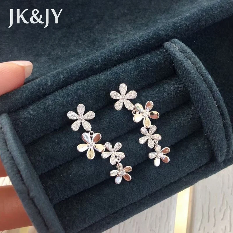 JK&JY 18K Gold Natural Diamond 4 Flower Cluster Earrings Fashion Party Wedding Fine Jewelry Bridal Gift
JK&JY 18K Gold Natural Diamond 4 Flower Cluster Earrings Fashion Party Wedding Fine Jewelry Bridal Gift