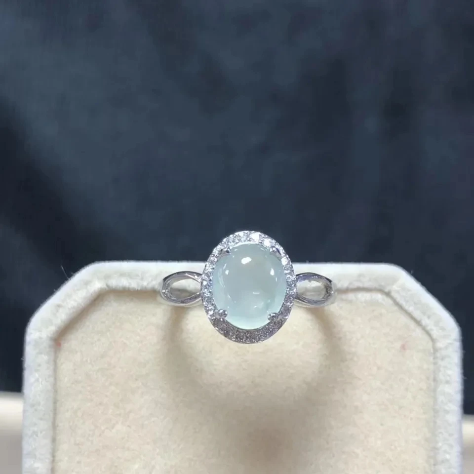 New white ice variety chalcedony S925 silver set ring
New white ice variety chalcedony S925 silver set ring