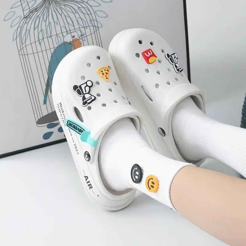 Сандалии Cute bear для пар, Нескользящие, мягкая подошва, летние шлепанцы для девочек, для студентов, медсестер, Baotou, пляжные тапочки, 2023
Сандалии Cute bear для пар, Нескользящие, мягкая подошва, летние шлепанцы для девочек, для студентов, медсестер, Baotou, пляжные тапочки, 2023
