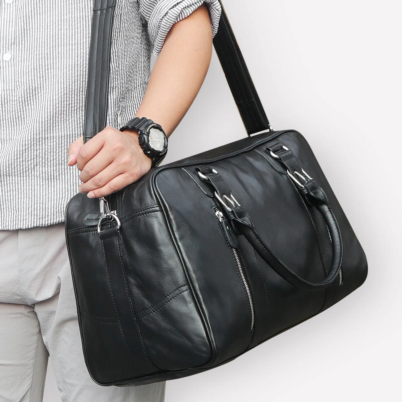 15-inch Leather Computer Bag For Outdoor Business Trips, First-layer Cowhide, Large-capacity Portable Shoulder Messenger Bag
15-inch Leather Computer Bag For Outdoor Business Trips, First-layer Cowhide, Large-capacity Portable Shoulder Messenger Bag