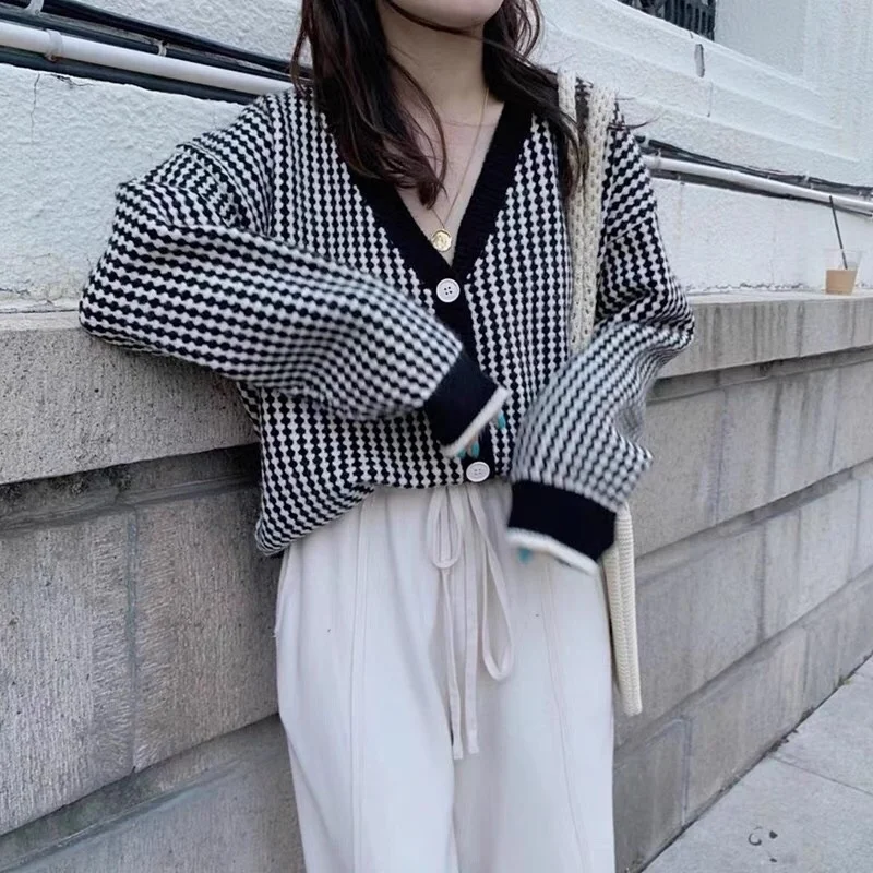 Small Sweater Women's Coat 2022 New Autumn Wear Qianniao Jacquard V-neck Slim Fashion Knitted Top
Small Sweater Women's Coat 2022 New Autumn Wear Qianniao Jacquard V-neck Slim Fashion Knitted Top