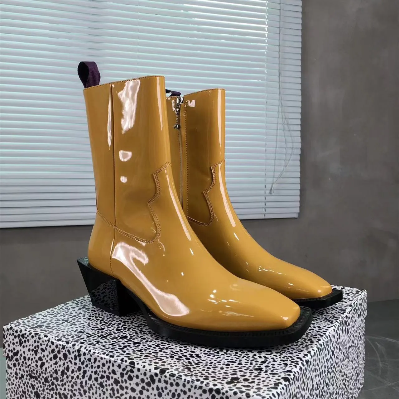 Women's Canvas Boots Solid Color Bright Face Square Head High Quality With Box 
Women's Canvas Boots Solid Color Bright Face Square Head High Quality With Box