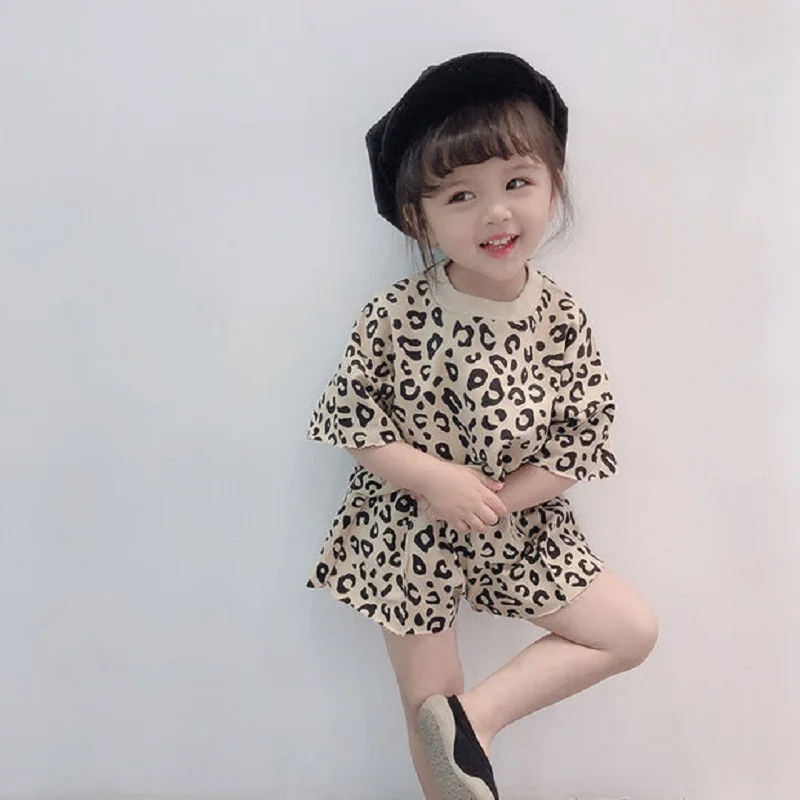 Girls Leopard Print Short-Sleeved T-Shirt Suit 21 Summer New Fashionable Baby Girl Short-Sleeved T-Shirt Shorts Two-Piece Suit
Girls Leopard Print Short-Sleeved T-Shirt Suit 21 Summer New Fashionable Baby Girl Short-Sleeved T-Shirt Shorts Two-Piece Suit