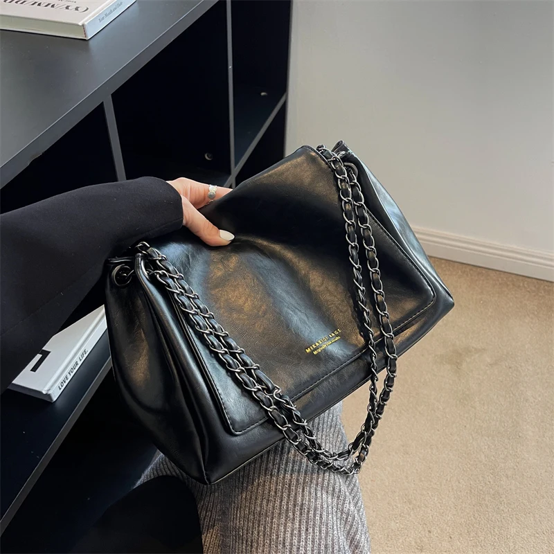 Ladies Casual Shoulder Bag Solid Color Retro Large Bag Fashion Chain Bag Daily Shopping Bag Large Capacity Messenger Bag
Ladies Casual Shoulder Bag Solid Color Retro Large Bag Fashion Chain Bag Daily Shopping Bag Large Capacity Messenger Bag